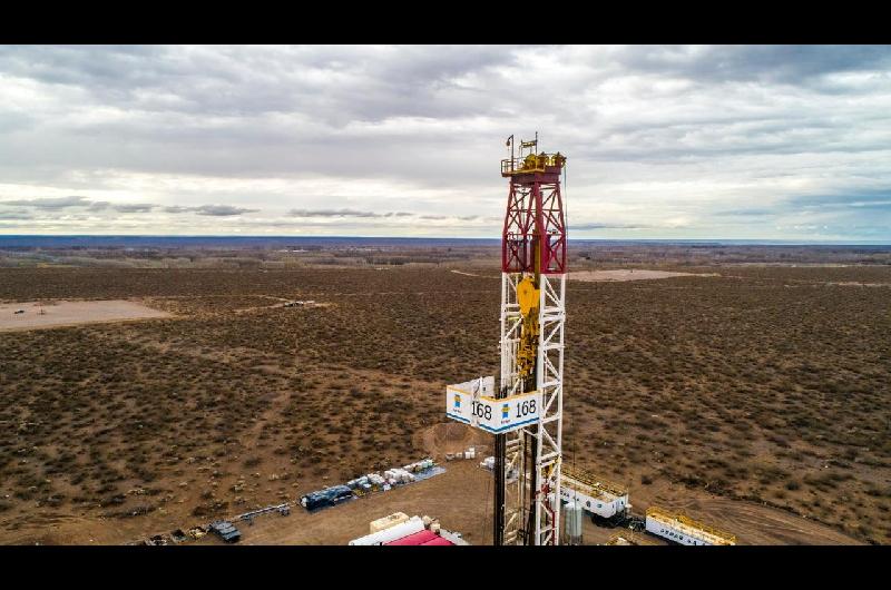 YPF y DLS firman contrato reacutecord y suman siete equipos de uacuteltima generacioacuten a Vaca Muerta