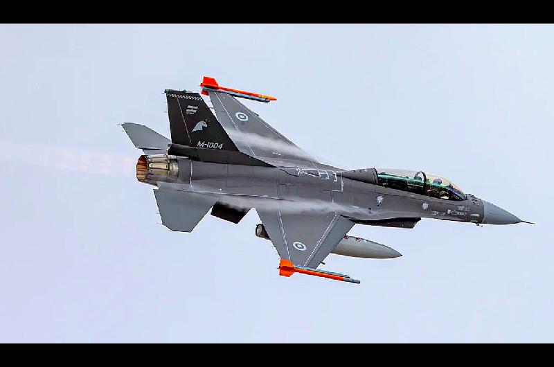 2100 kmh de velocidad maacutexima misiles bombas guiadas y cantildeones- asiacute son los F-16 que comproacute Argentina