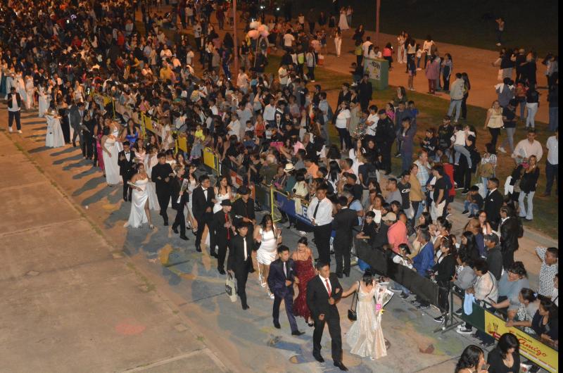 Alrededor de 4000 estudiantes asistiraacuten a la tradicional Cena Blanca 