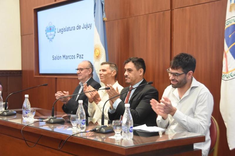 Homenaje al recordado meacutedico pediatra Hernaacuten Miranda en la Legislatura