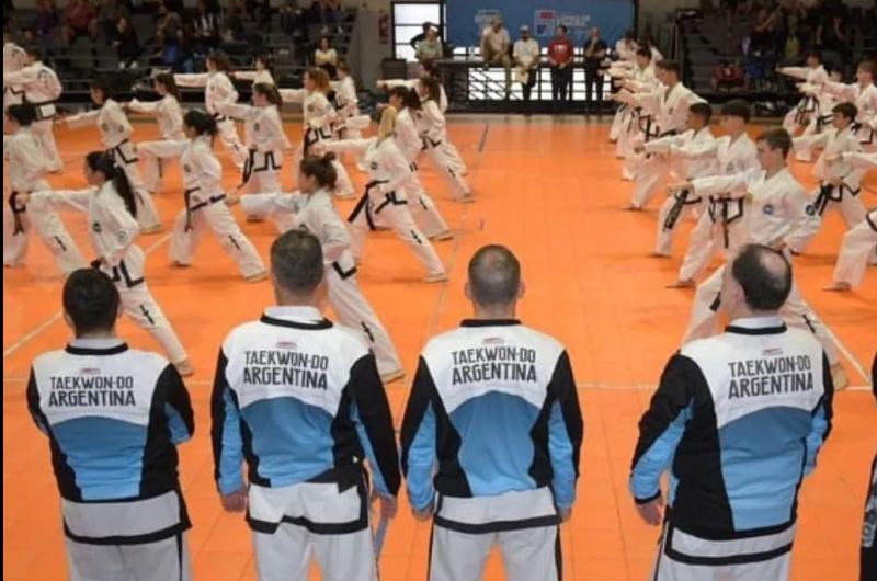 El Nacional 50 Aniversario se disputa entre hoy y mantildeana en el estadio Federacioacuten