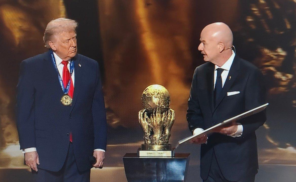FIFA le otorgoacute el premio de la paz a Donald Trump