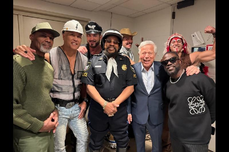 iexclHasta Trump bailoacute El increiacuteble show de The Village People en el sorteo del Mundial