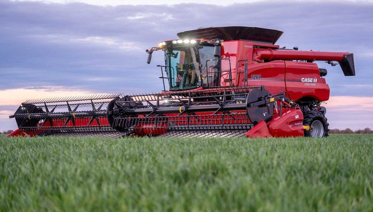 El campo este antildeo optoacute por equiparse con cosechadoras antes que con tractores y pulverizadoras
