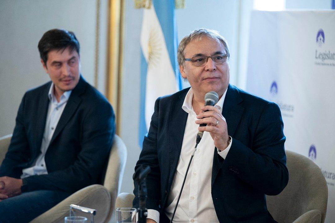 Gabriel Roloacuten fue reconocido como Personalidad Destacada de la Cultura en la Legislatura portentildea