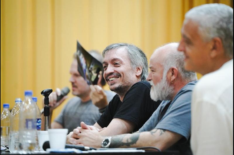 Maacuteximo Kirchner reaparecioacute y advirtioacute al peronismo- ldquoSi le hablamos a todos no le hablamos a nadierdquo