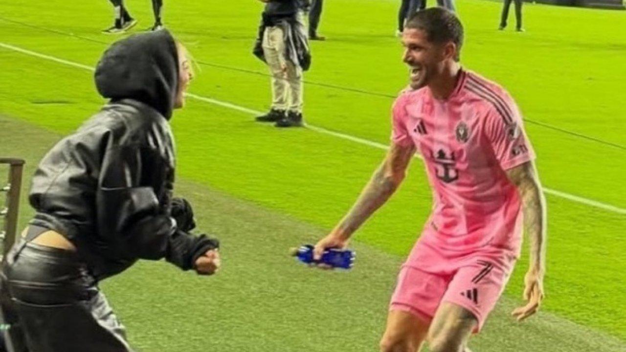 iquestldquoCalzoacuten chinordquo La verdad sobre el outfit de Tini en la consagracioacuten de De Paul