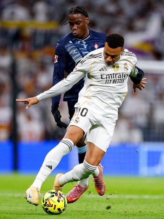 Real Madrid cayoacute ante Celta de Vigo y Barcelona se aleja en la cima de La Liga