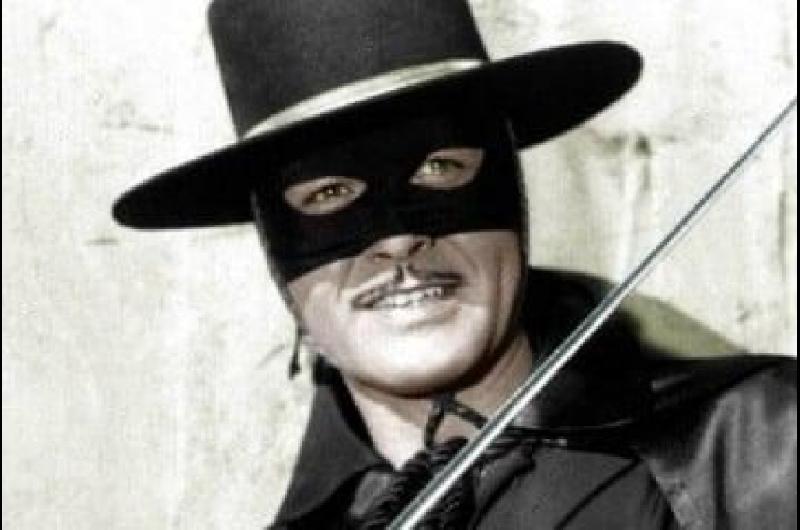 Sonriacutee Adriaacuten Suar- A casi 70 antildeo estreno El Zorro sigue facturando millones