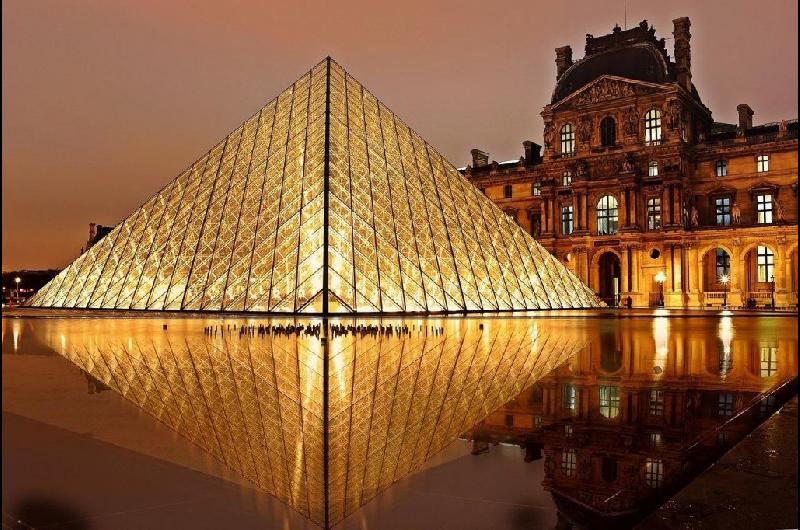 Una fuga de agua en el Louvre dantildeoacute entre 300 y 400 libros