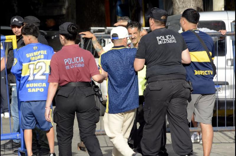 Dos detenidos en la previa del partido entre Boca y Racing en La Bombonera