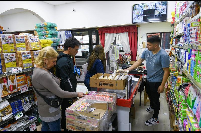 Las ventas minoristas siguen sin repuntar y cayeron maacutes de 9-en-porciento- en noviembre 