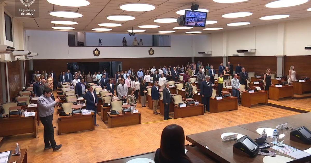 La Caacutemara de Diputados aproboacute el Presupuesto que preveacute superaacutevit