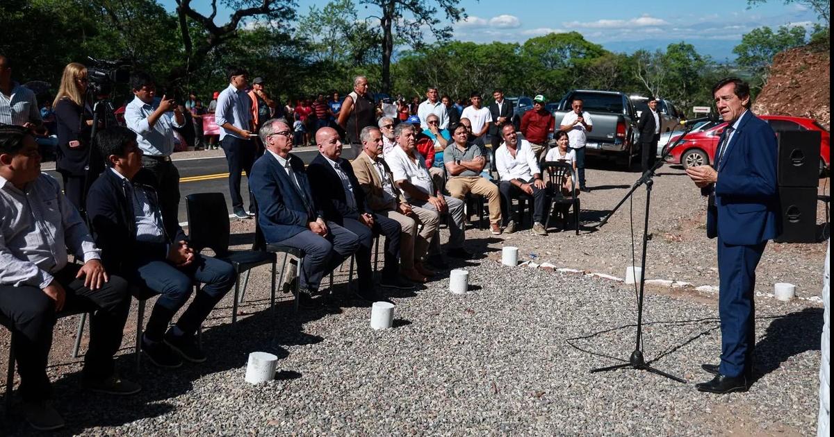 Carlos Sadir inauguroacute la pavimentacioacuten de Ruta 56