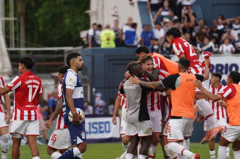 Estudiantes le ganoacute a Gimnasia  y jugaraacute la final ante Racing