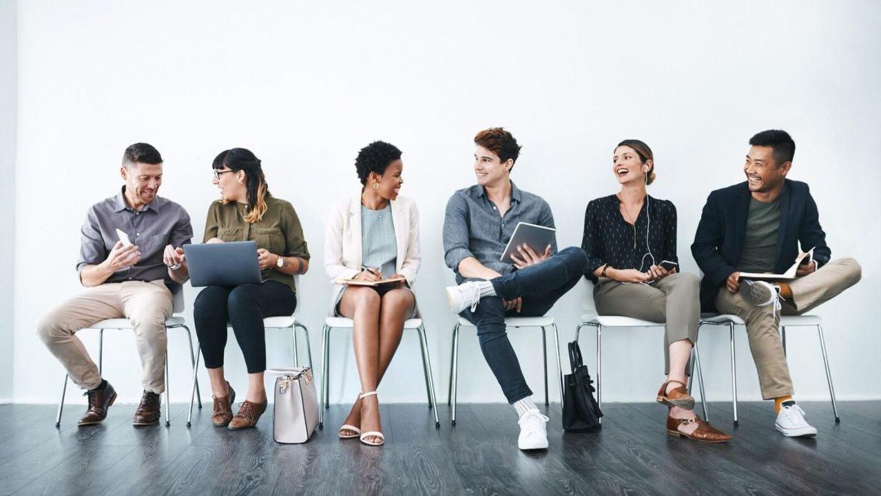 Juntar antiguumledad en una empresa no enriquece un CV- hoy cotiza maacutes el Pasaporte Laboral