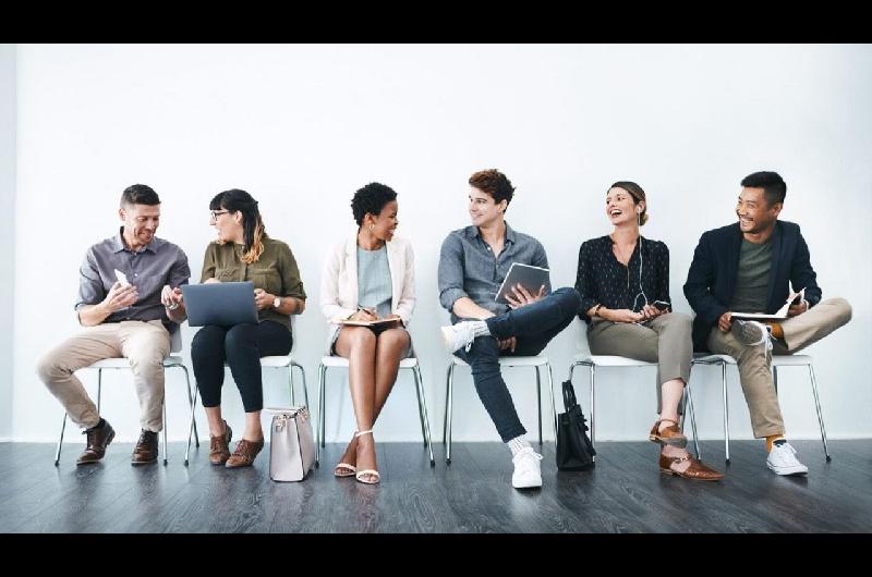 Juntar antiguumledad en una empresa no enriquece un CV- hoy cotiza maacutes el Pasaporte Laboral