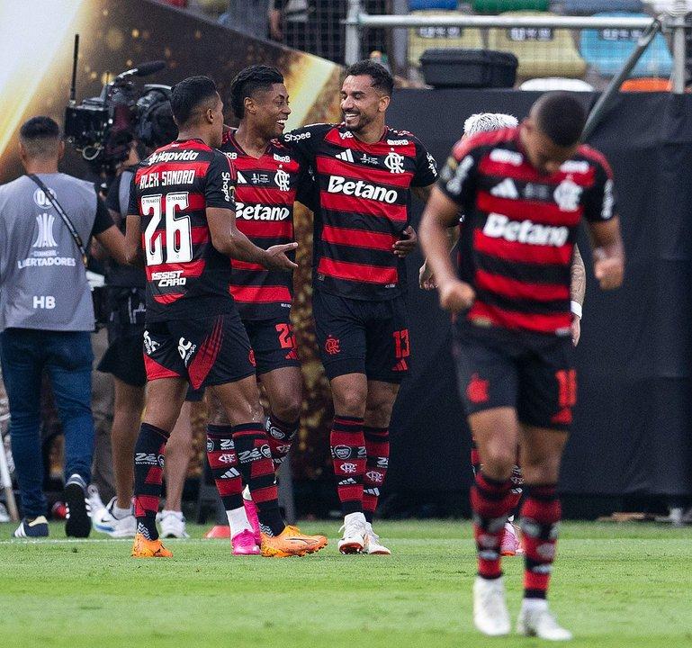 Flamengo y Cruz Azul se enfrentan por un lugar en las semis de la Copa Intercontinental