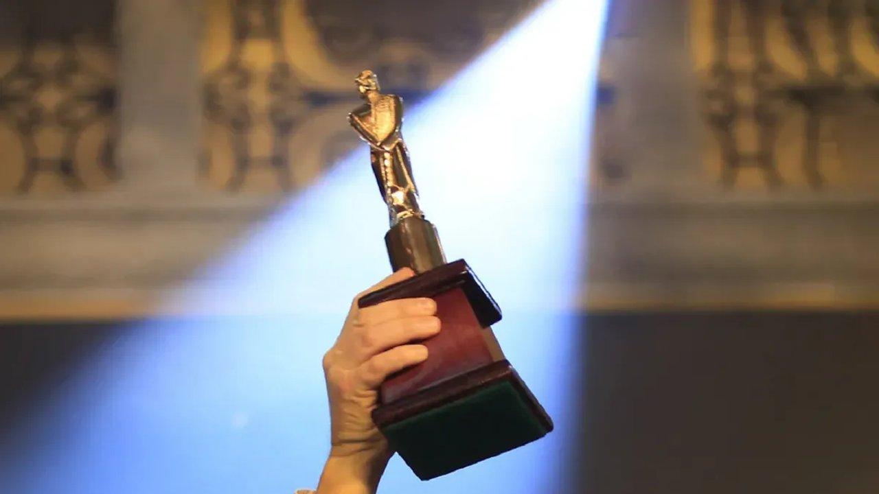 Guerra por los Martiacuten Fierro de streaming- cruces y acusaciones por la votacioacuten paga