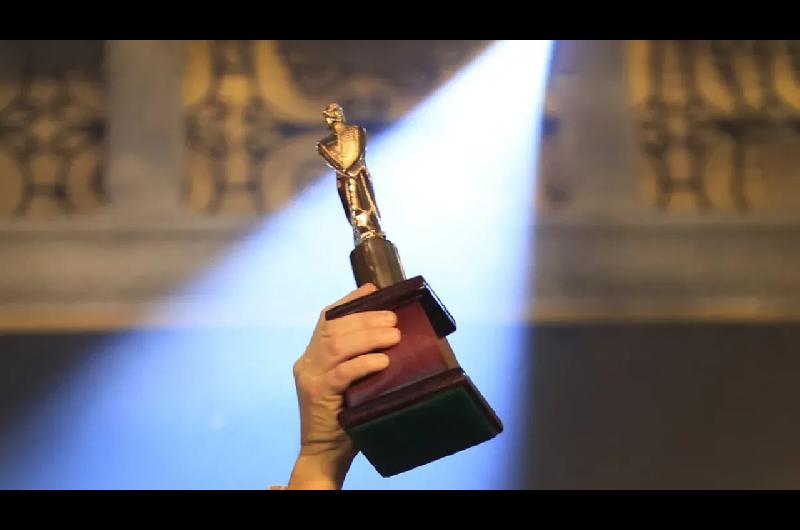 Guerra por los Martiacuten Fierro de streaming- cruces y acusaciones por la votacioacuten paga