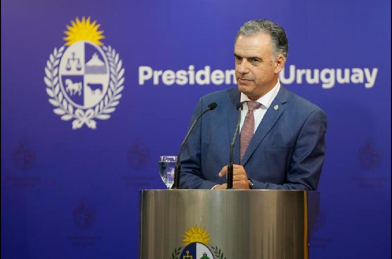 Yamanduacute Orsi defiende su ldquoRevolucioacuten de las Cosas Simplesrdquo como eje de su gestioacuten en Uruguay