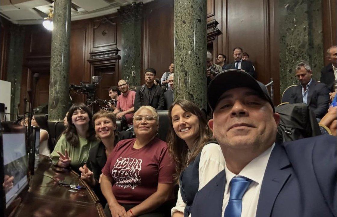 ldquoPiturdquo Salvatierra juroacute por una radio al asumir como legislador portentildeo