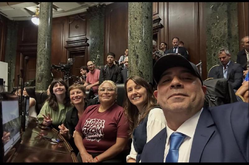 ldquoPiturdquo Salvatierra juroacute por una radio al asumir como legislador portentildeo