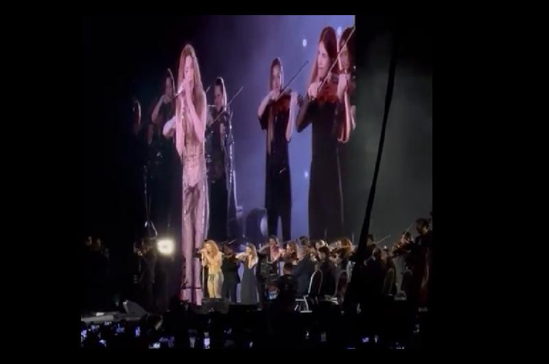 Shakira cantoacute ldquoLa Paredrdquo con la Orquesta Estable del Teatro Coloacuten