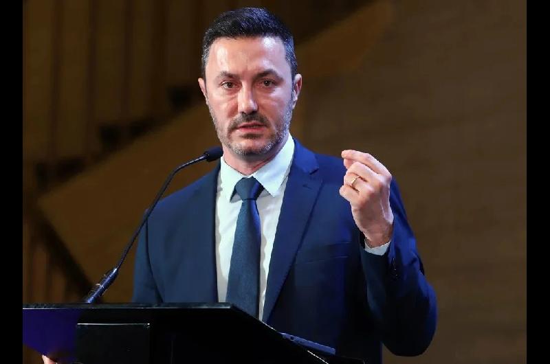 La chicana de Luis Petri por las criacuteticas a los aviones F-16