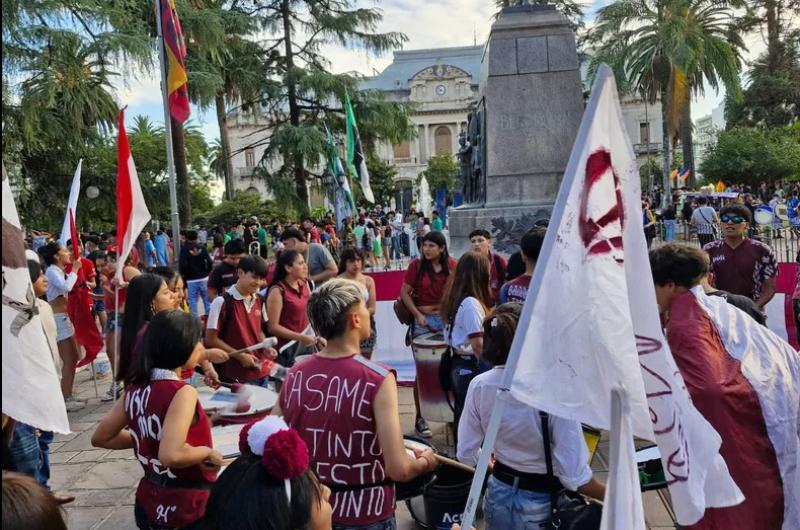 Fiesta y emocioacuten en el banderazo de la Promo 2025