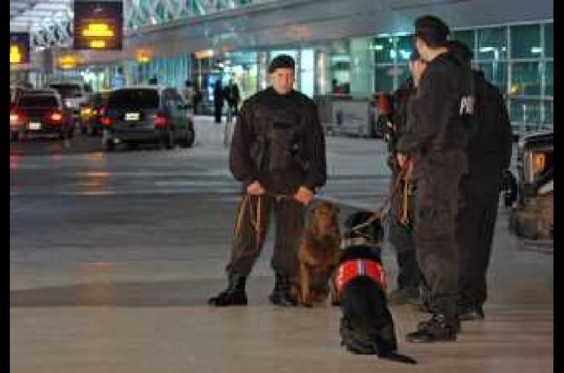 Simplifican controles de seguridad para aviacioacuten comercial y general