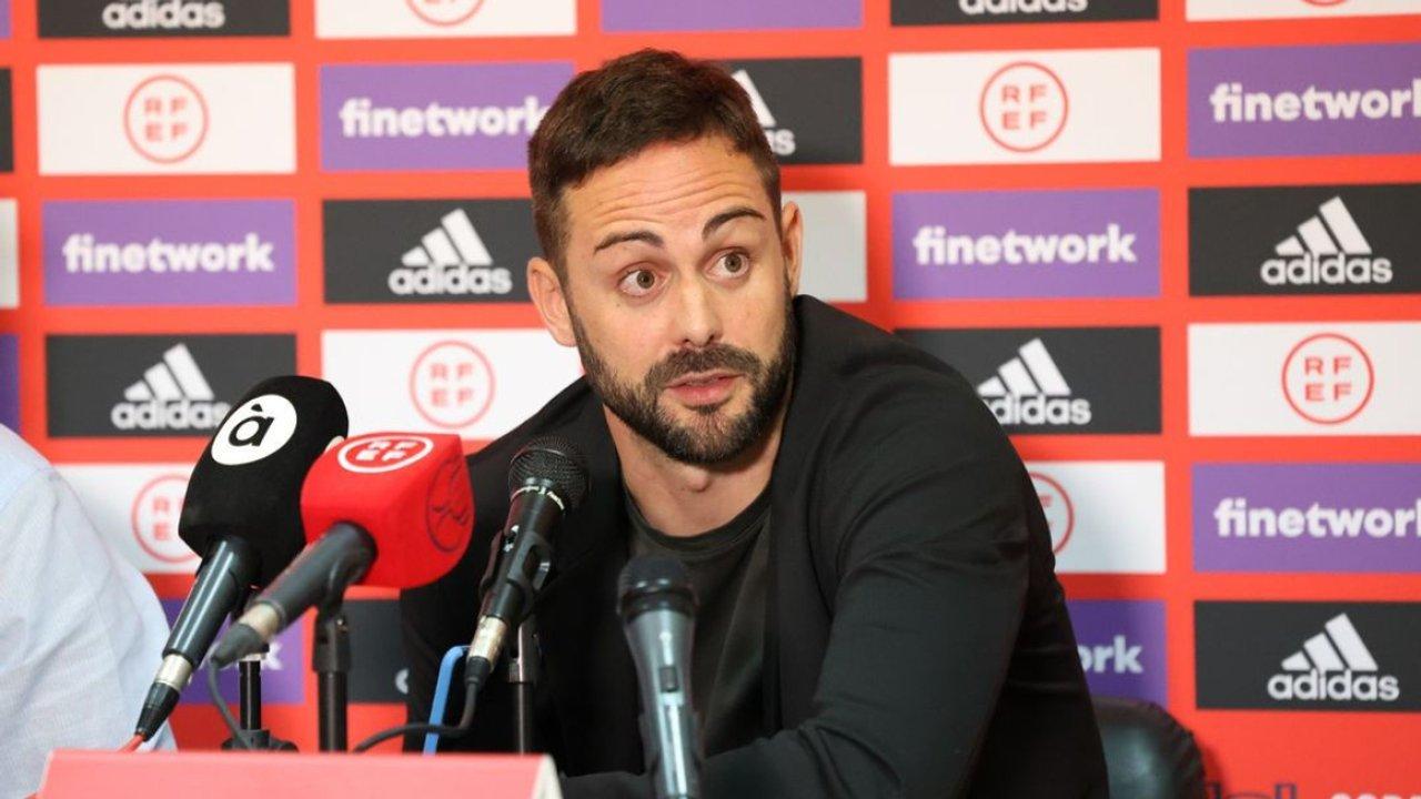 Poleacutemica en Espantildea- acusan a un DT de golpear a un periodista discapacitado