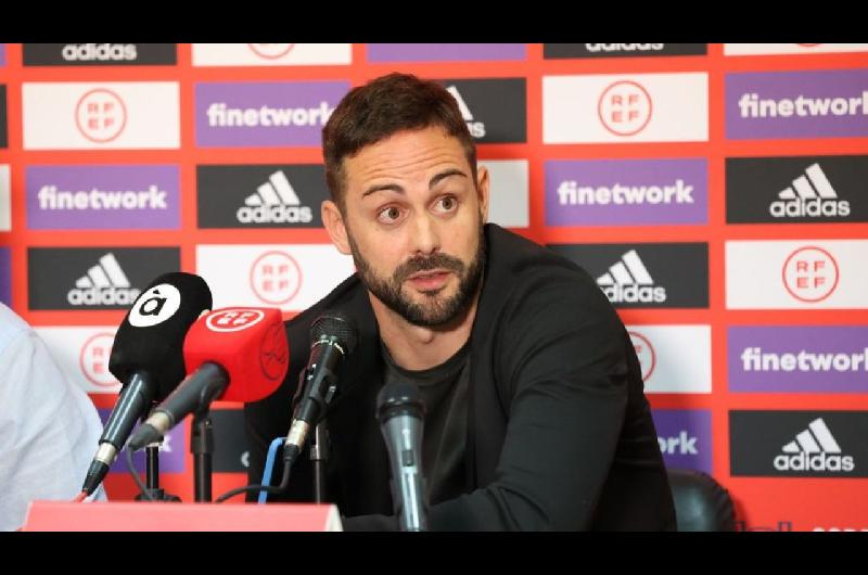 Poleacutemica en Espantildea- acusan a un DT de golpear a un periodista discapacitado