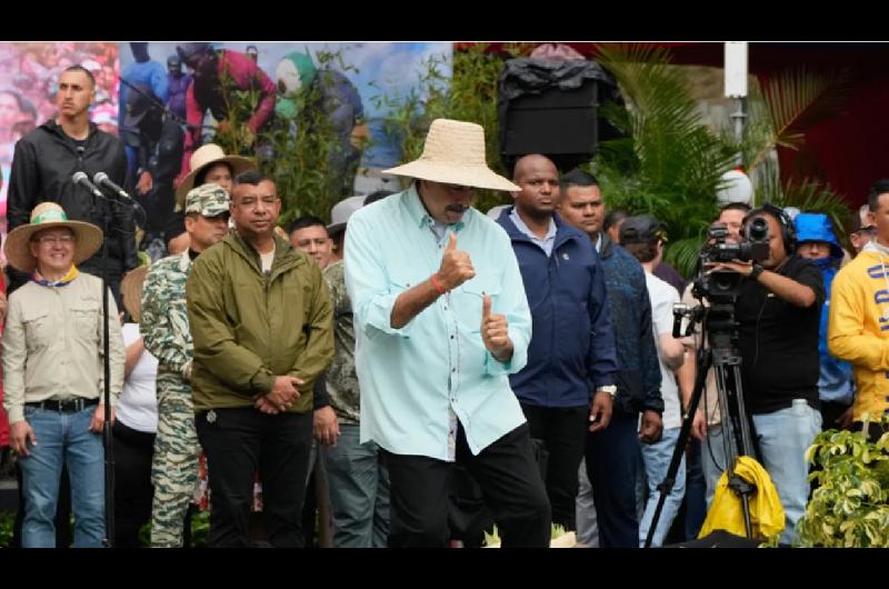 En medio de la tensioacuten con Donald Trump Nicolaacutes Maduro canta y baila en Caracas