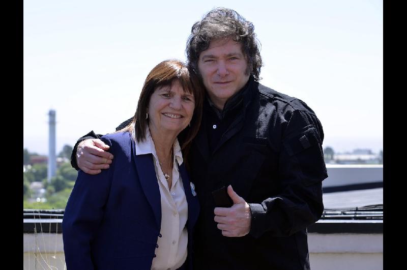 Mesa chica- Bullrich Santilli y Martiacuten Menem se fueron con una misioacuten de la Casa Rosada