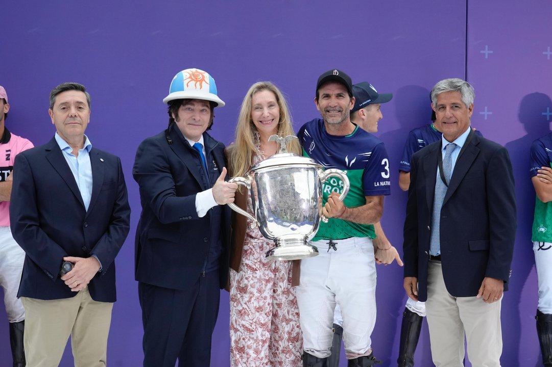 La foto que dejoacute la final de polo- quieacuten quedoacute adentro y quieacuten quedoacute afuera