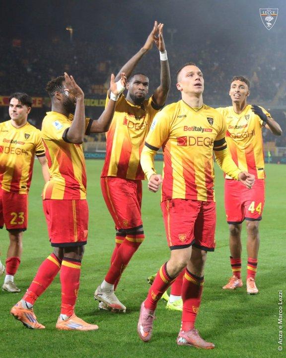 El Lecce derrotoacute al Pisa por 1-0 y se aleja de la zona de descenso