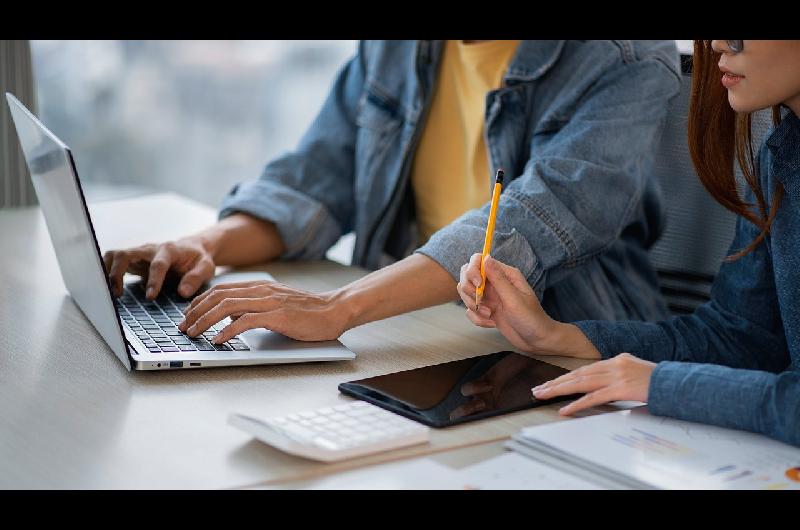 El mito del trabajo para toda la vida entra en crisis llega el ldquopasaporte laboralrdquo