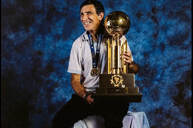 iquestSuma el cuarto- Los tres tiacutetulos conseguidos por Gustavo Costas en Racing