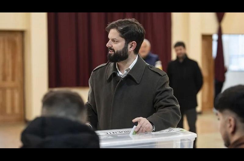 Boric votoacute por uacuteltima vez como Presidente de Chile y descartoacute plebiscito a su gestioacuten