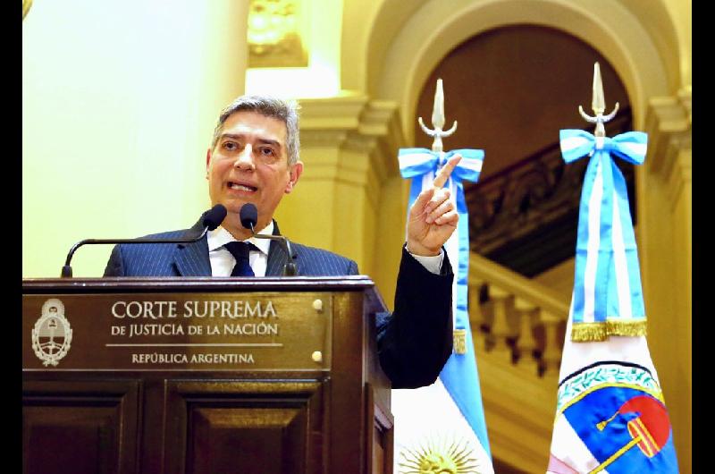 Rosatti- ldquoLa emisioacuten sin respaldo estaacute en contra de la Constitucioacutenrdquo