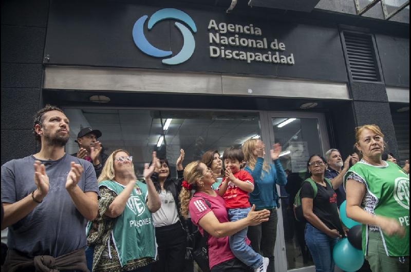 ANDIS- Nuevos audios involucran a duentildeos de Drogueriacutea Suizo Argentina