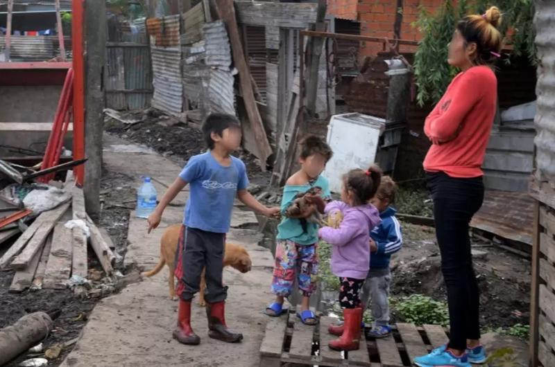 Una familia jujentildea necesitoacute  116745510 para no ser pobre