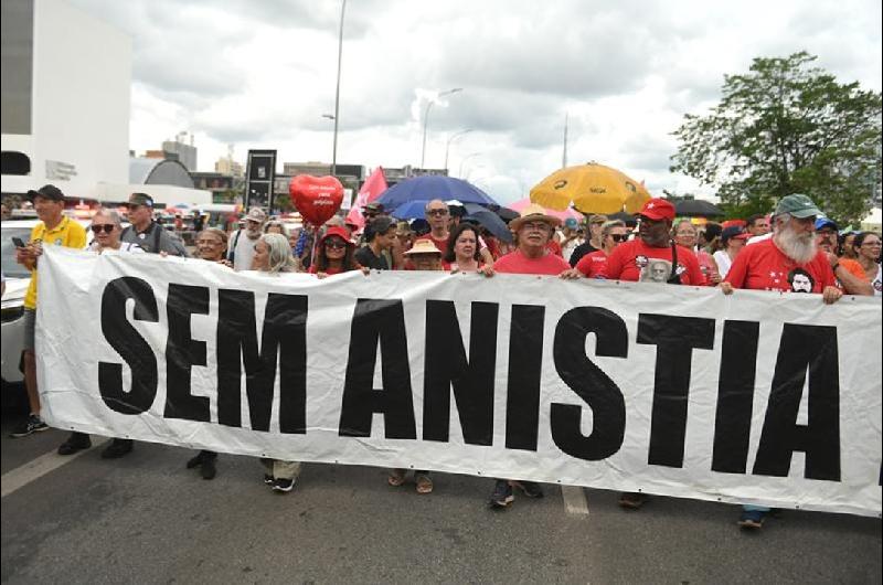 Protesta en Brasilia contra el proyecto para reducir penas al intento de golpe de 2023