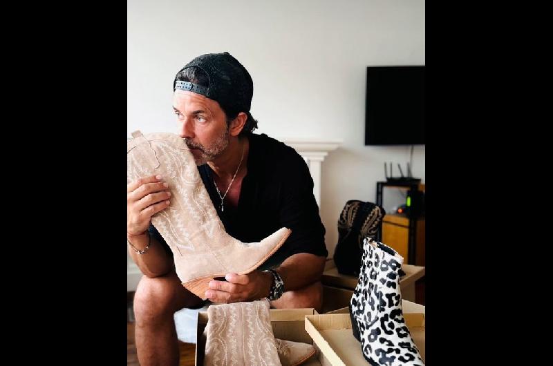 Mariano Martiacutenez sorprendioacute al reversionar su exitosa cancioacuten