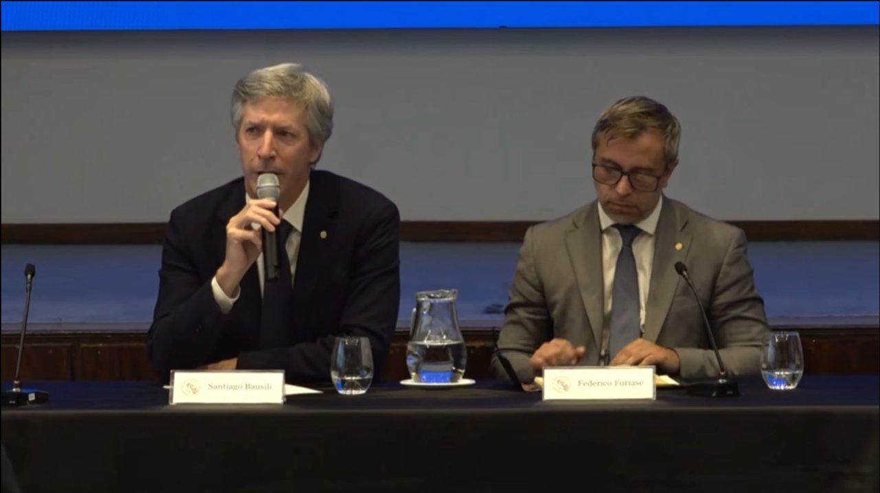 Santiago Bausili- ldquoCompramos maacutes doacutelares que ninguna otra administracioacuten