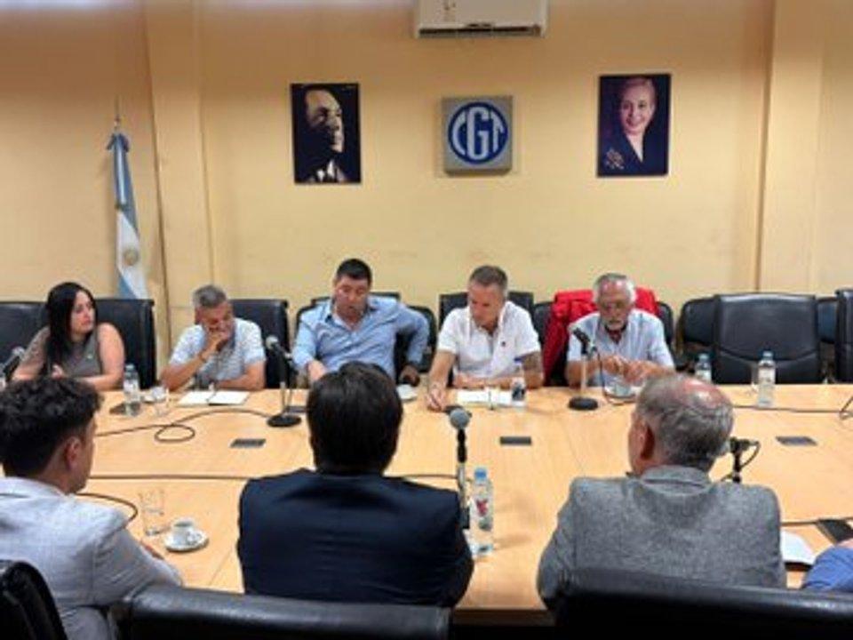 CGT y diputados peronistas coordinan acciones para rechazar la reforma laboral