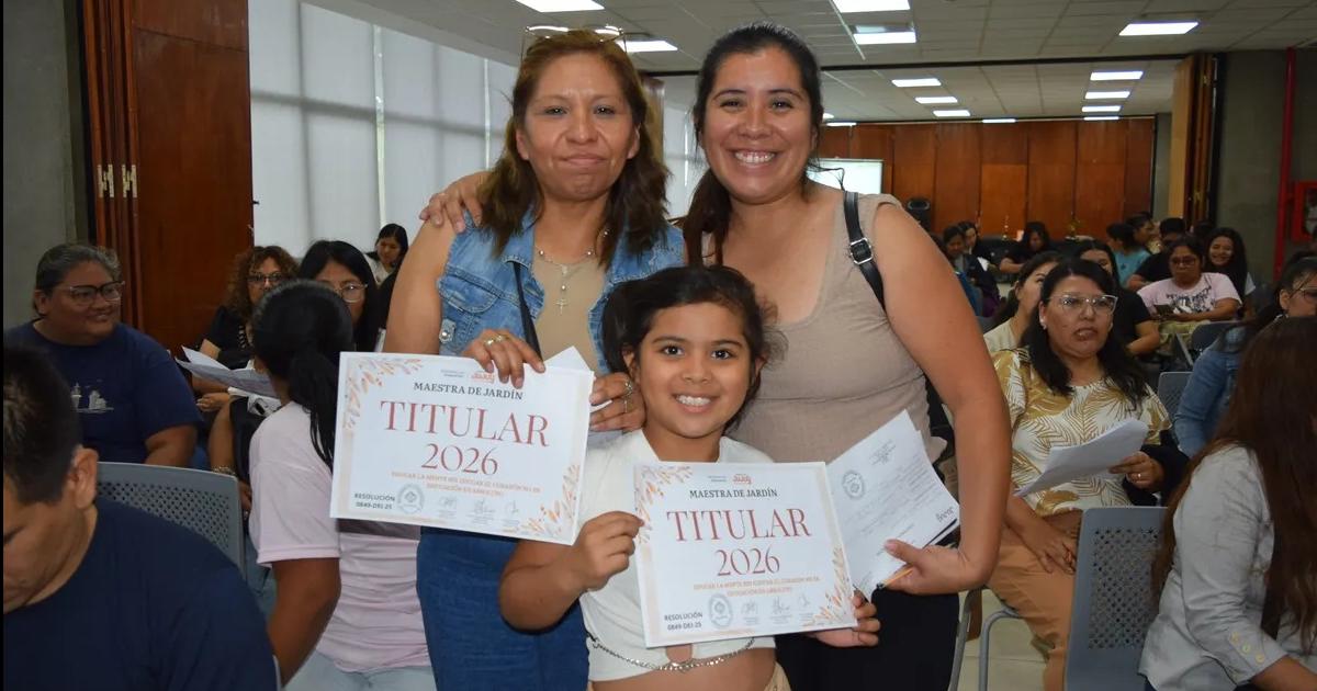Titularizaron a docentes por primera vez en diciembre