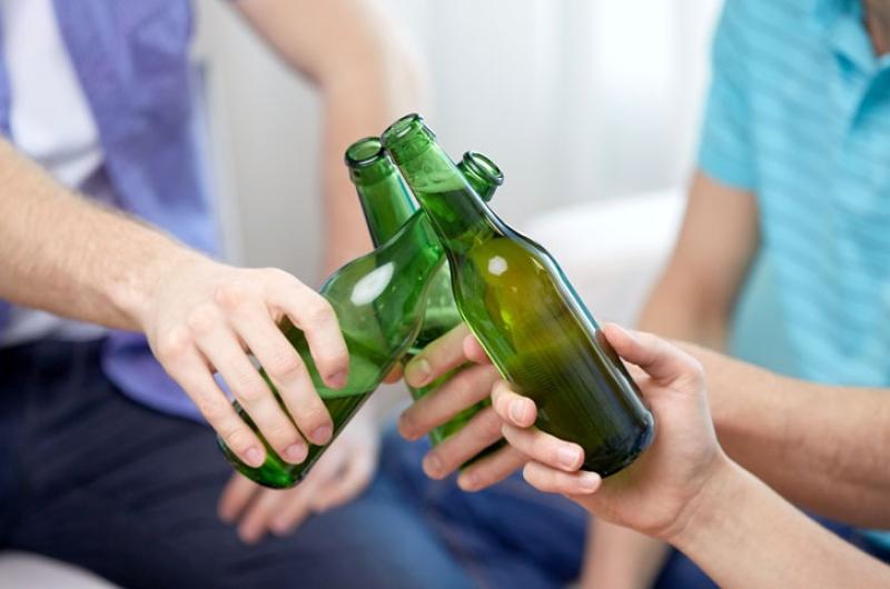 Inicio de consumo de alcohol es a los 14 antildeos pero algunos lo hacen a los 8 antildeos