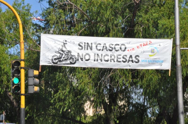 Sin casco no ingresaacutes- campantildea de uso obligatorio en la Ciudad